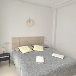 Apartment With Queensize Bed, Wifi, Ac, 5 Min Walk To The Torrevieja