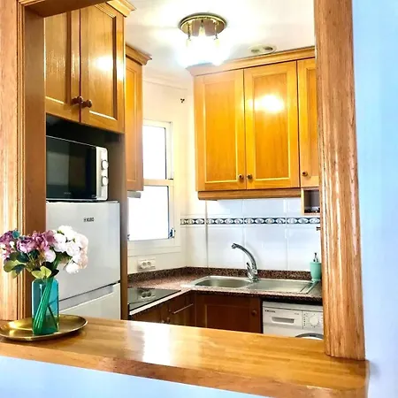 With Queensize Bed, Wifi, Ac, 5 Min Walk To The Torrevieja