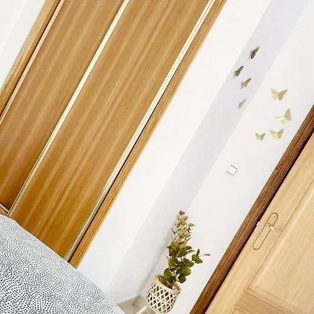With Balcony, Wifi, Ac, 5 Min Walk To The * 托雷维耶哈