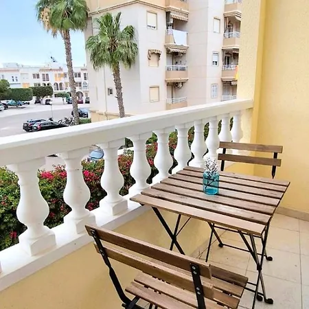 With Balcony, Wifi, Ac, 5 Min Walk To The 公寓