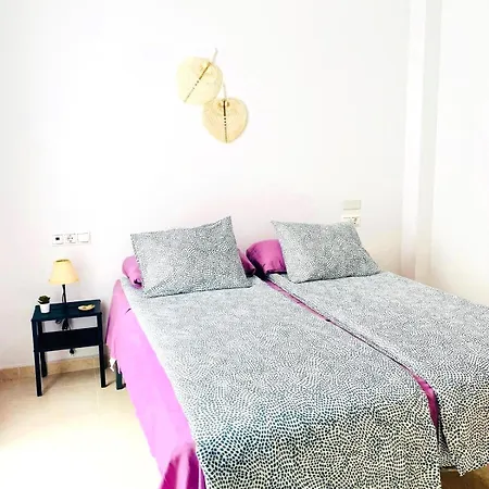 Apartment With Queensize Bed, Wifi, Ac, 5 Min Walk To The *