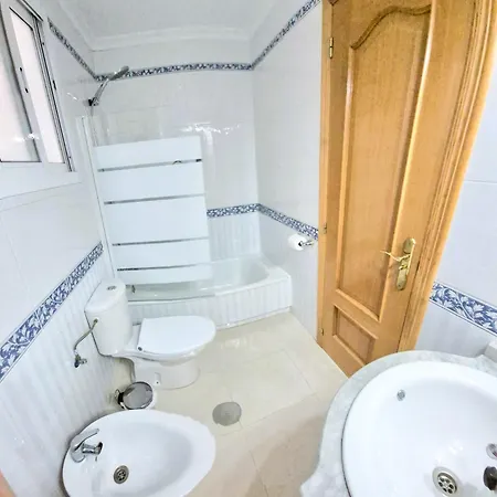 With Queensize Bed, Wifi, Ac, 5 Min Walk To The * Torrevieja
