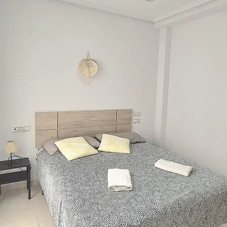 アパート With Queensize Bed, Wifi, Ac, 5 Min Walk To The トレビエハ