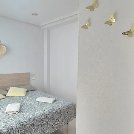 公寓 With Balcony, Wifi, Ac, 5 Min Walk To The
