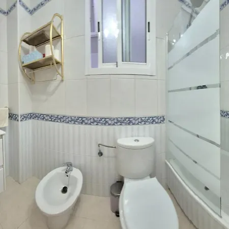 Appartement With Queensize Bed, Wifi, Ac, 5 Min Walk To The Torrevieja