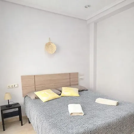 公寓 With Balcony, Wifi, Ac, 5 Min Walk To The *