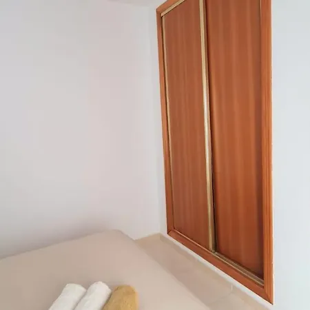With Balcony, Wifi, Ac, 5 Min Walk To The 托雷维耶哈