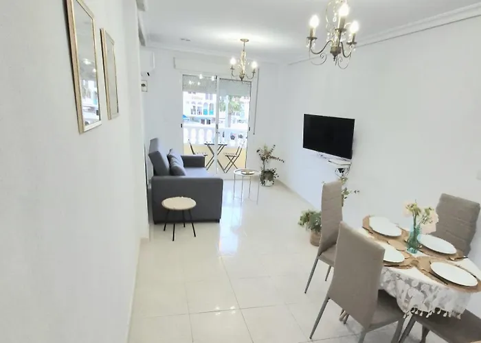 Appartement With Queensize Bed, Wifi, Ac, 5 Min Walk To The Torrevieja