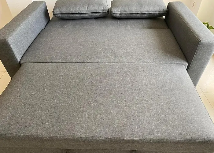 Lägenhet With Queensize Bed, Wifi, Ac, 5 Min Walk To The